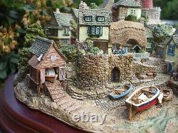 Lilliput Lane Out Of The Storm Number 0702 Of Limited Edition Of 3000. Mint/Boxed