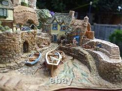 Lilliput Lane Out Of The Storm Number 0702 Of Limited Edition Of 3000. Mint/Boxed