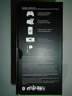 Xbox Star Wars Limited Edition Darth Vader Razer Wireless Controller & Charger